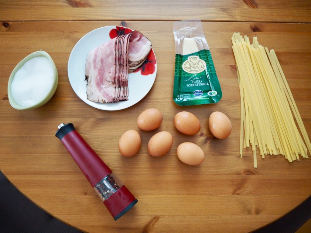 Ingredience na špageta carbonara